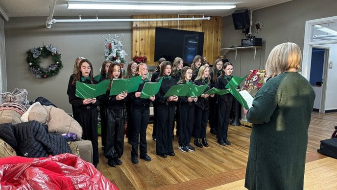 Dan-Gray-Seniors-hear-kids-carol | Meridian Source