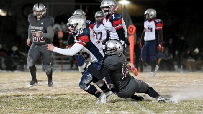 TW-Raiders.Football.2 | Meridian Source