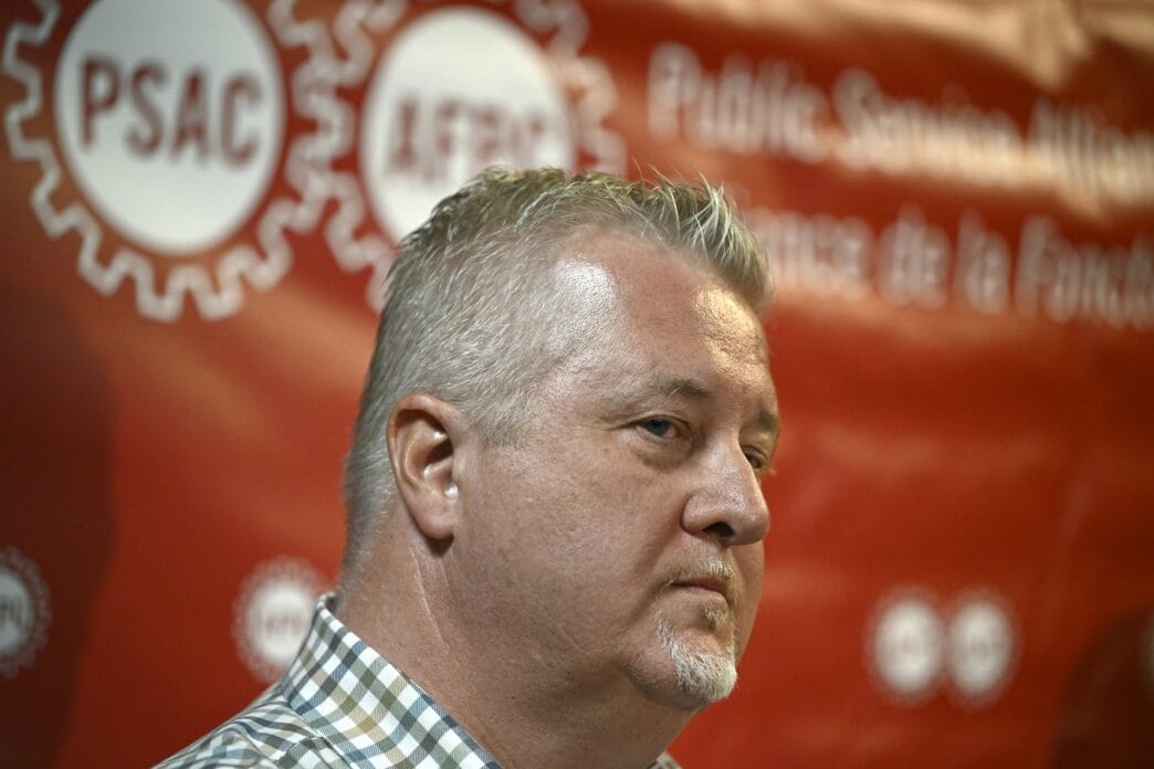 Federal union launches campaign denouncing cuts at CRA call centres | Meridian Source