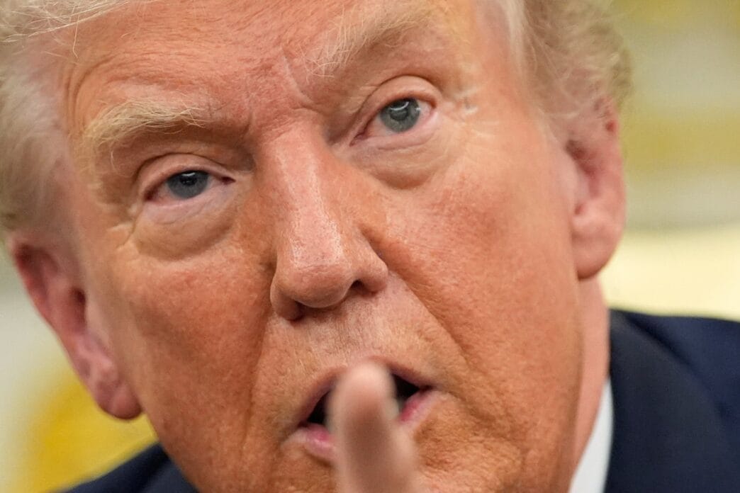 Aggregator Downloaded image for imported item 81683 | Meridian Source CP NewsAlert: Trump terminates trade talks with Canada because of tariff ads