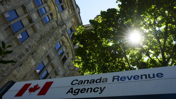 Aggregator Downloaded image for imported item 81252 | Meridian Source CRA call centres offered too many taxpayers bad advice, auditor general says