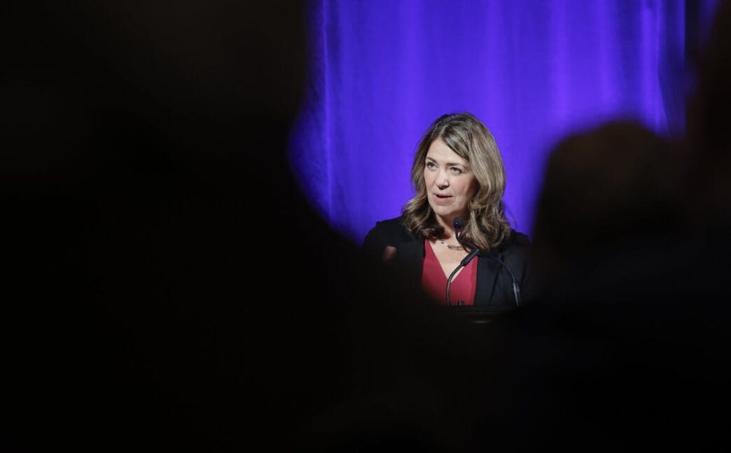 CP NewsAlert: Report into Alberta health contracts finds conflicts widely known