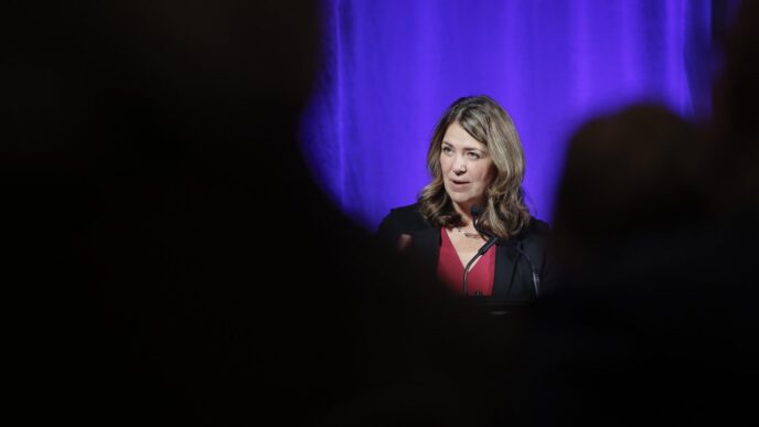 Aggregator Downloaded image for imported item 80934 | Meridian Source CP NewsAlert: Report into Alberta health contracts finds conflicts widely known