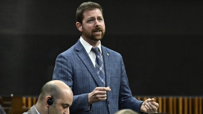 Aggregator Downloaded image for imported item 79167 | Meridian Source MPs launch probe of trucking sector after Bloc calls out labour standards