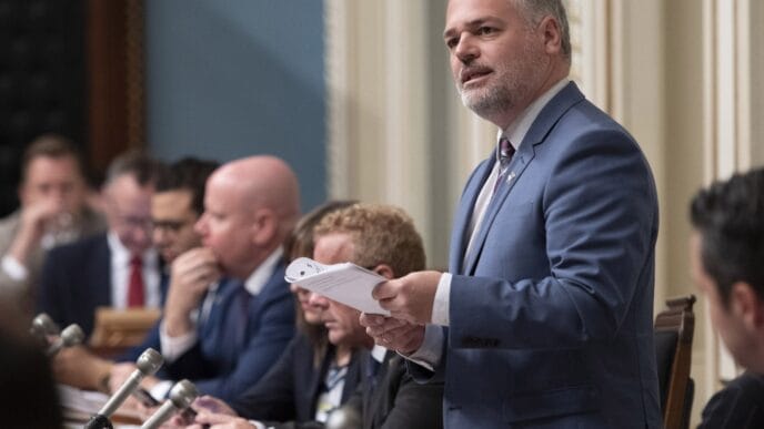 Aggregator Downloaded image for imported item 81526 | Meridian Source Quebec government to arm roadside traffic inspectors