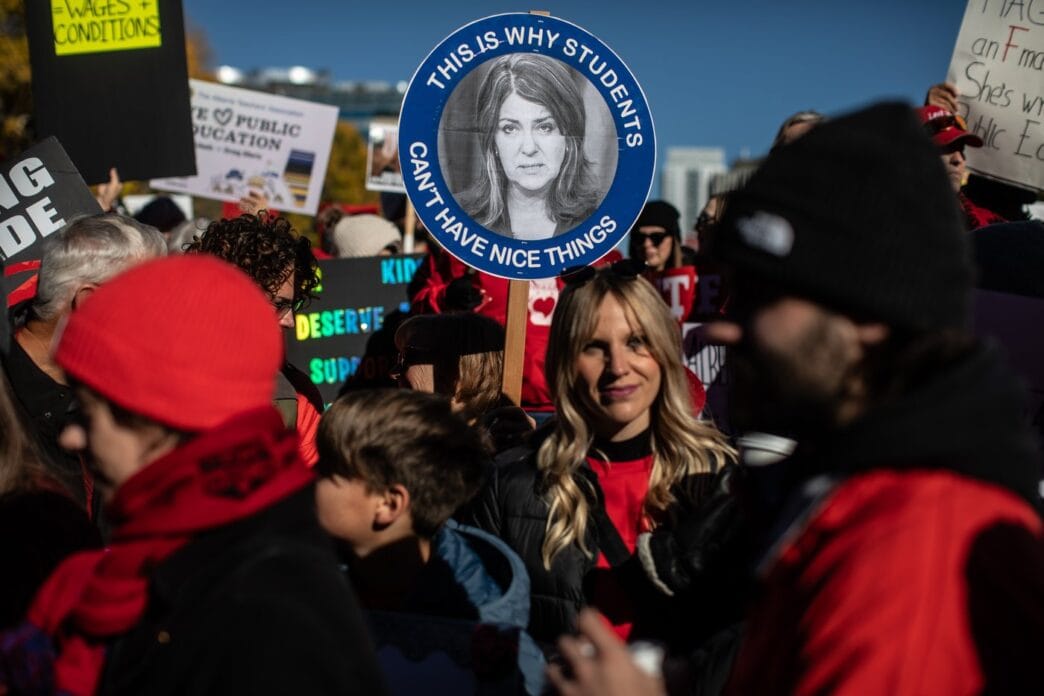 Aggregator Downloaded image for imported item 80389 | Meridian Source Alberta teachers, government resume talks as provincewide strike hits second week