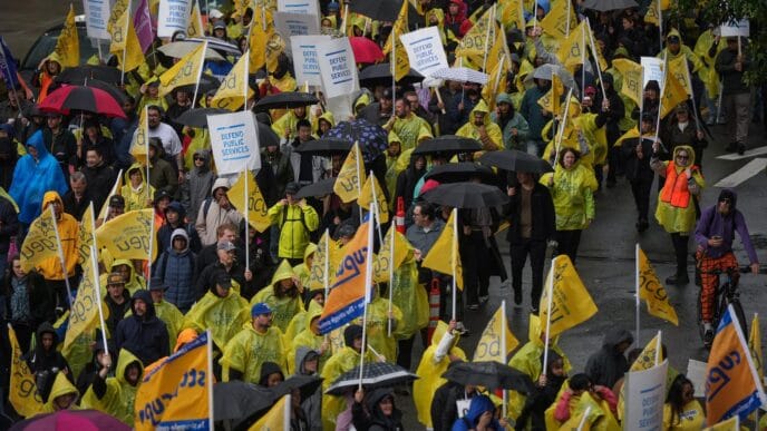 Aggregator Downloaded image for imported item 79171 | Meridian Source Striking B.C. public service workers expand pickets again to more liquor stores