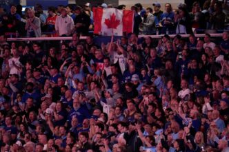 Blue Jays fans show off classic Canadian kindness to opposing teams