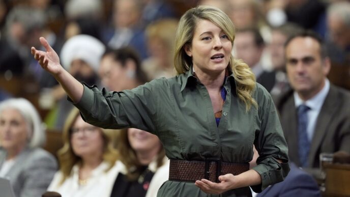 Aggregator Downloaded image for imported item 86871 | Meridian Source In the news today: Joly heads to South Korea to meet with Hanwha