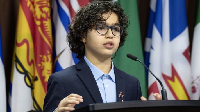 Child advocates urge government to bring back online harms legislation