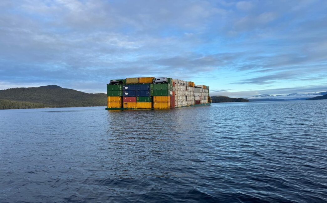 Aggregator Downloaded image for imported item 86451 | Meridian Source Sinking barge off B.C. coast moved to safe harbour; unloading delayed by wind