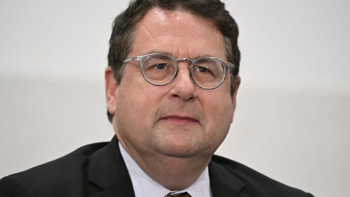 Quebec should strengthen climate targets despite rollback in the U.S., says committee