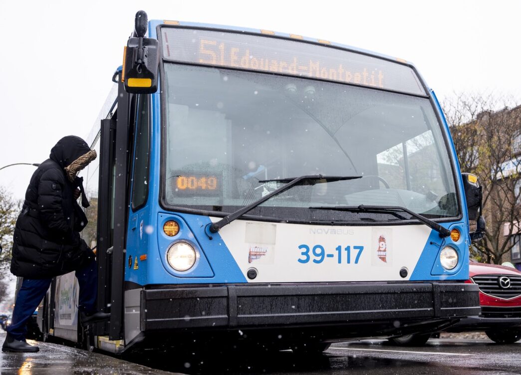Transit workers in Montreal announce overtime strike through holiday season