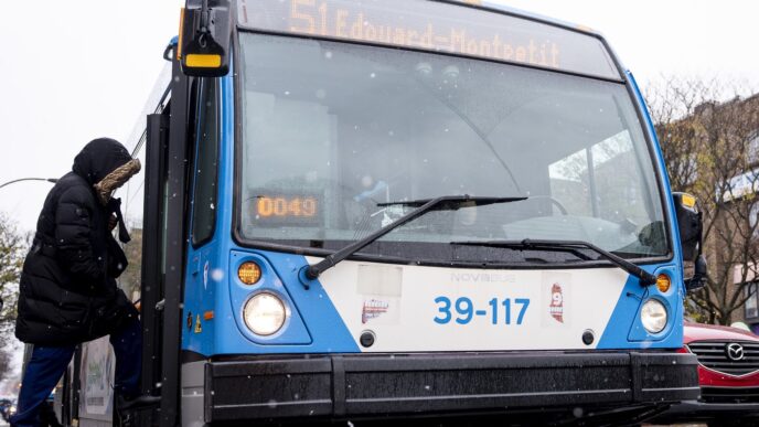 Transit workers in Montreal announce overtime strike through holiday season