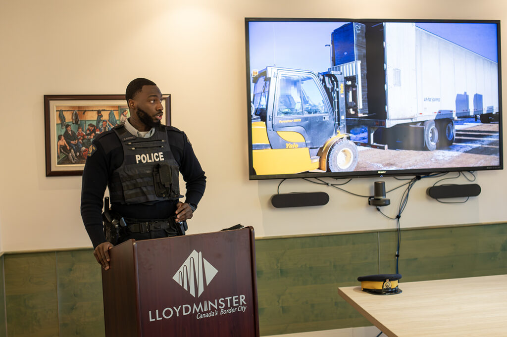 TW-ConstColimonCigaretteSeizure | Meridian Source RCMP