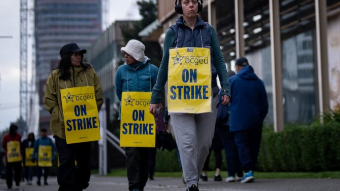 Aggregator Downloaded image for imported item 85383 | Meridian Source CP NewsAlert: BCGEU members vote in favour of deal to end strike