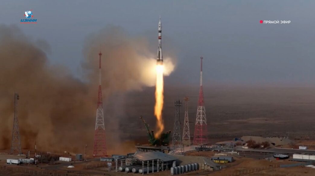Aggregator Downloaded image for imported item 87577 | Meridian Source US-Russian crew of 3 blasts off to the International Space Station in a Russian Soyuz spacecraft