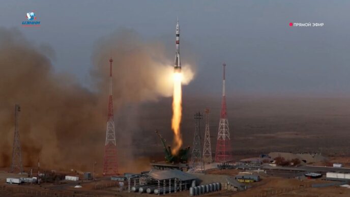 Aggregator Downloaded image for imported item 87577 | Meridian Source US-Russian crew of 3 blasts off to the International Space Station in a Russian Soyuz spacecraft