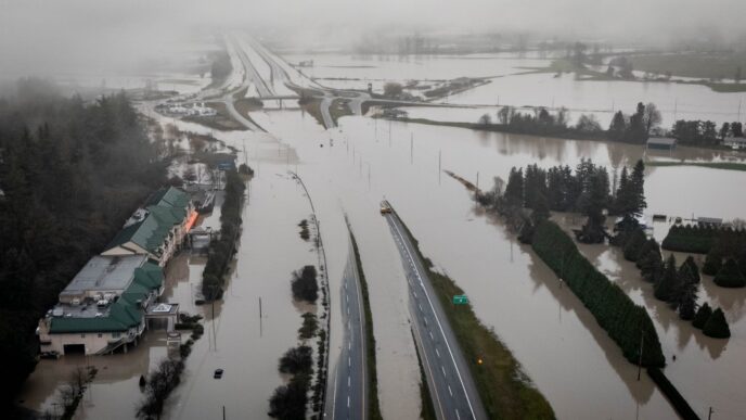 Aggregator Downloaded image for imported item 90396 | Meridian Source Highway 1 out of Abbotsford reopened in both directions after flood-related closure