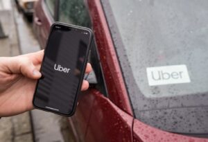 Ride-hailing companies like Uber should face more municipal scrutiny: Halifax report