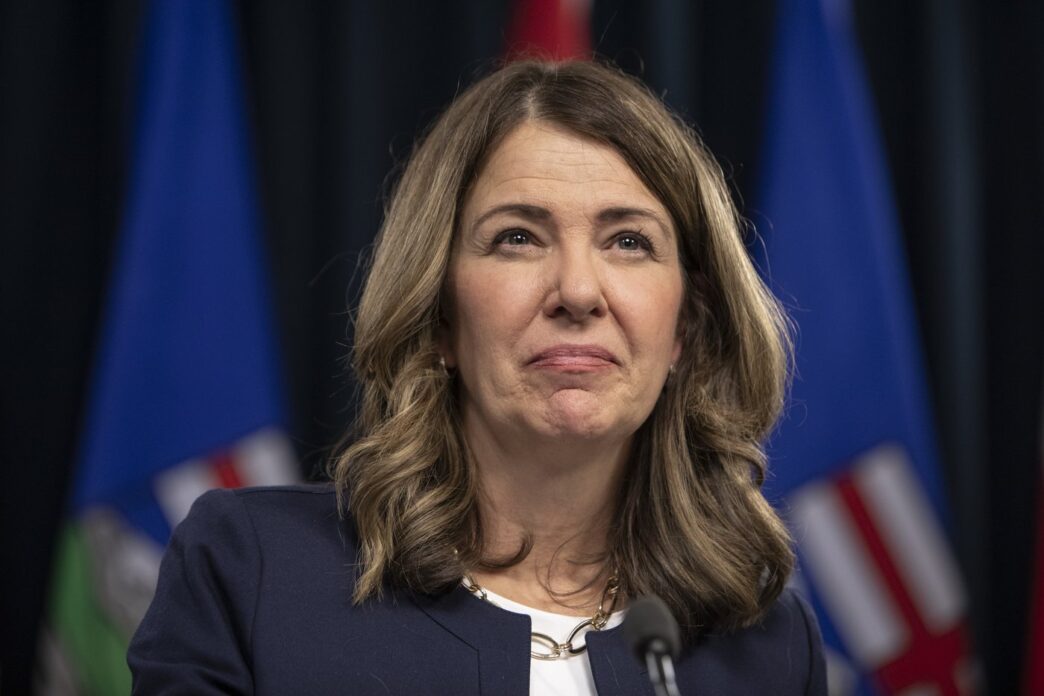 Aggregator Downloaded image for imported item 91461 | Meridian Source CP NewsAlert: Alberta government panel urges referendum to quit Canada Pension Plan