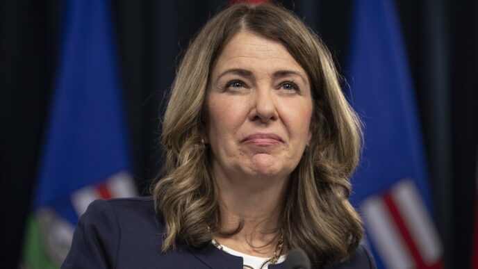 CP NewsAlert: Alberta government panel urges referendum to quit Canada Pension Plan