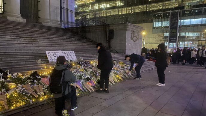 Aggregator Downloaded image for imported item 88250 | Meridian Source B.C. community holds vigil to mourn deaths, losses in deadly Hong Kong fire