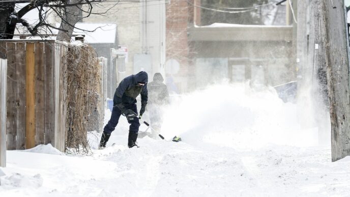 Treacherous commutes expected in Alberta as winter wallop tracks across Canada