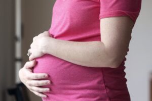 COVID shot reduces risk of severe illness, premature birth in pregnancy, study says