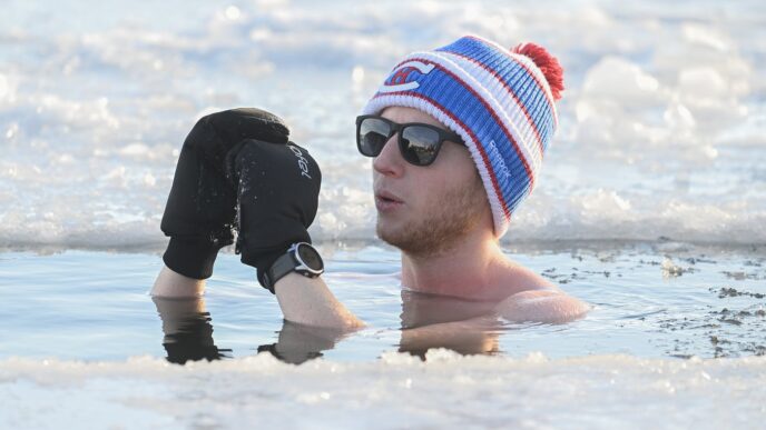 Montreal polar plunge fans want access to beach along St. Lawrence River