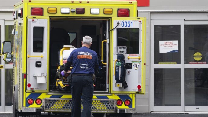 Quebec paramedics, ambulance technicians to strike Dec. 24 but keep essential service