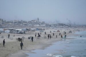 Academics call on minister to get Palestinian students out of Gaza