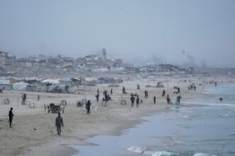 Academics call on minister to get Palestinian students out of Gaza