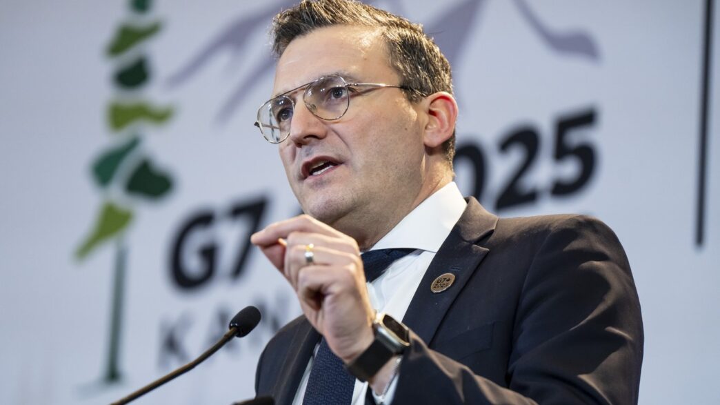 Ottawa using AI to review public comments on its national AI strategy