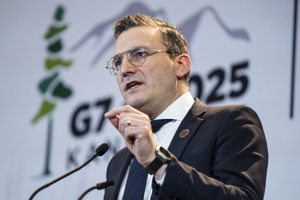 Aggregator Downloaded image for imported item 90148 | Meridian Source Ottawa using AI to review public comments on its national AI strategy