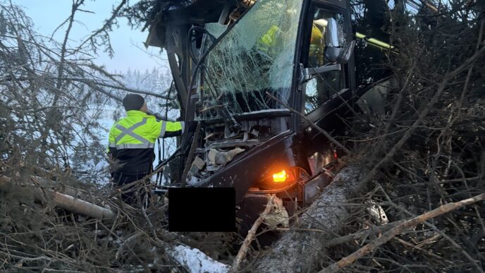 Bus carrying junior hockey team crashes in northern Alberta, two sent to hospital
