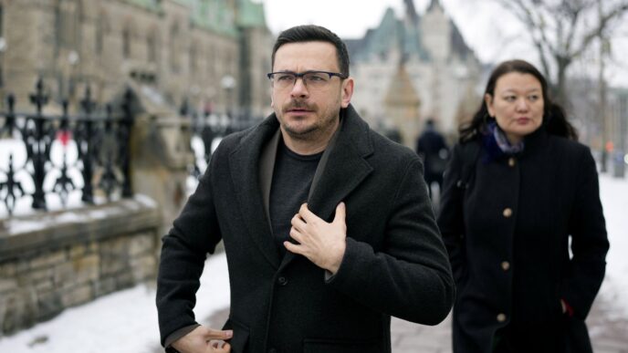 Russian dissidents call on Ottawa to resettle their peers facing deportation in U.S.