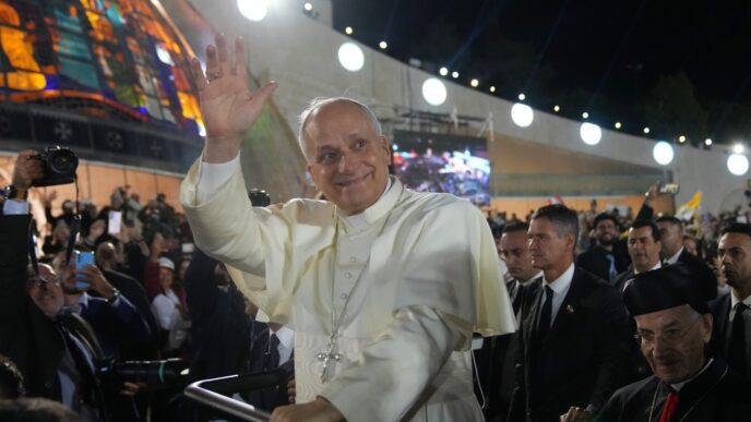 Aggregator Downloaded image for imported item 88318 | Meridian Source Pope offers silent prayer at site of 2020 port explosion on last day of trip