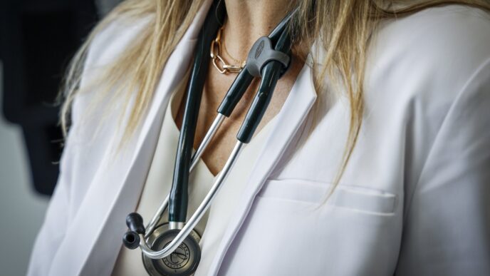 Aggregator Downloaded image for imported item 94308 | Meridian Source Female family doctors in Ontario spend more time with patients, make less money: study