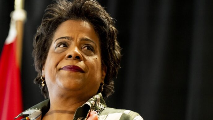 Health minister announces funding extension for national suicide crisis helpline