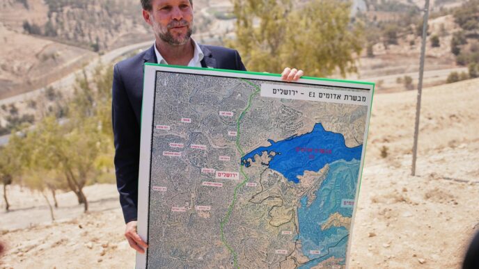 Israel clears final hurdle to start settlement construction that would cut the West Bank in two