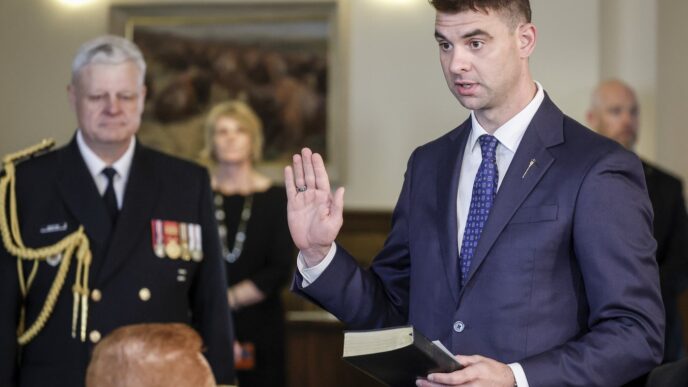 Alberta government to review Calgary water main breaks, demands documents