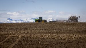 Agriculture and Agri-Food Canada announces closure of research operations, jobs cuts