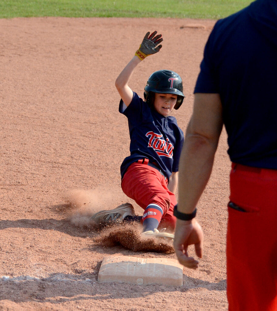JM-11U-AA-Twins-Red-3x | Meridian Source Twins